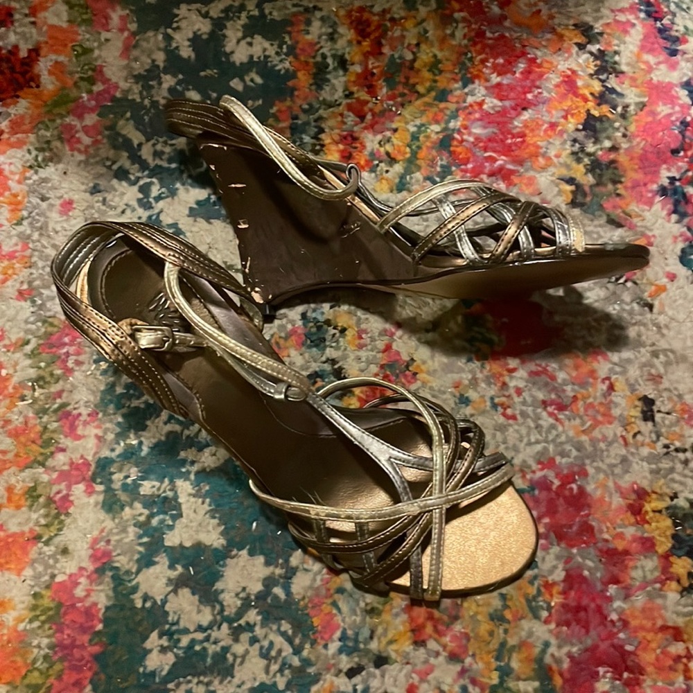 T-strap wedges